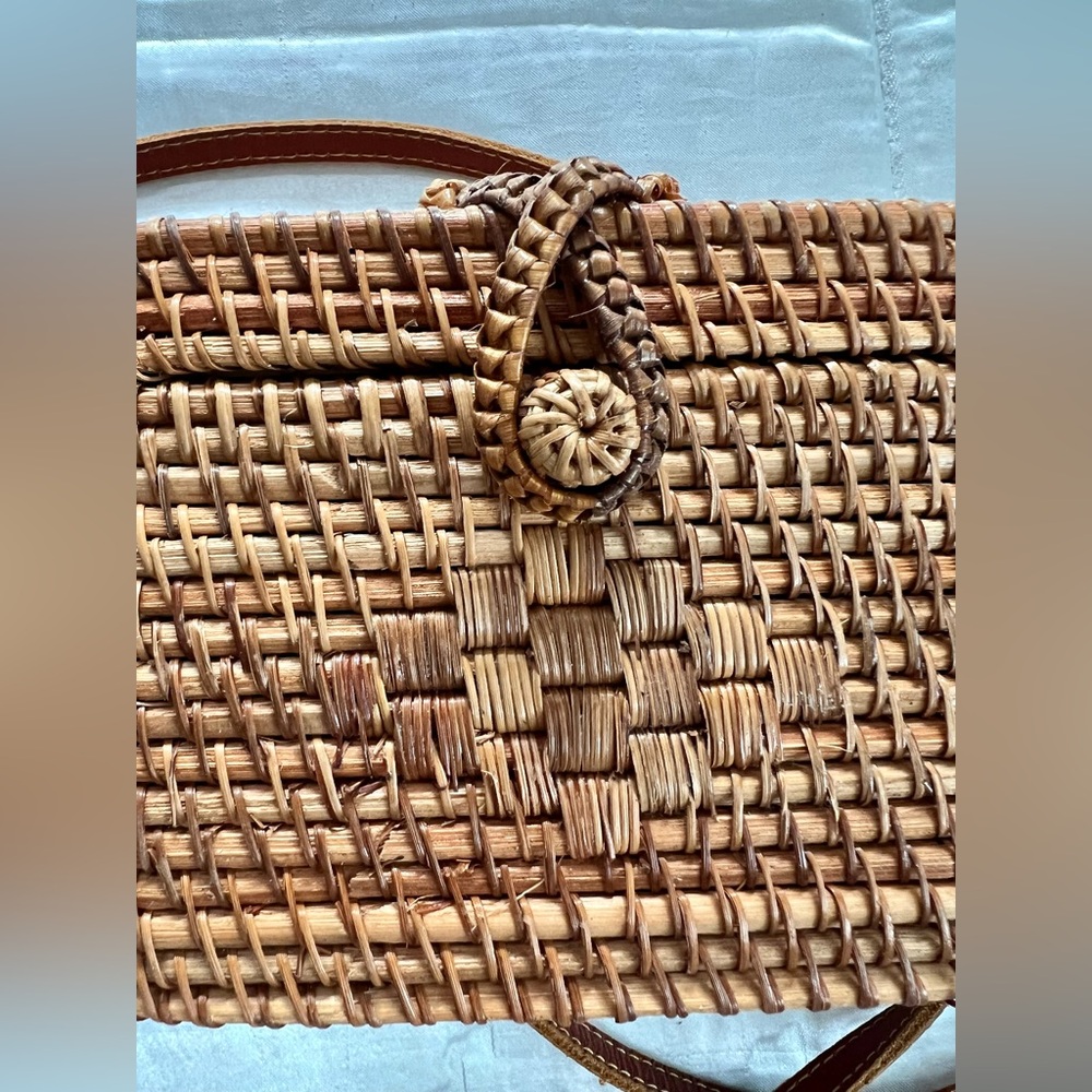 Handmade Rattan Camera Shoulder Bag – Boho Crossbody - Picture 9 of 15